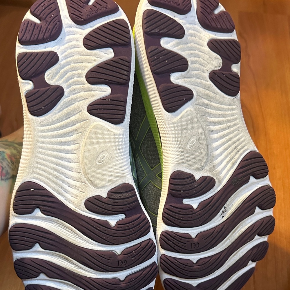 Adidas Women’s Grey and Green Sneakers Size 7 1/2 - Picture 4 of 6